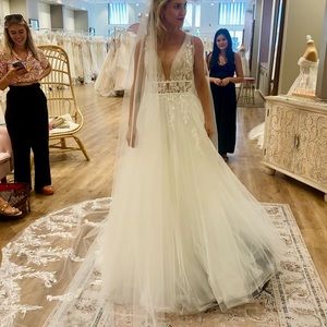 NWT LILLIAN WEST
OPHELIA WEDDING GOWN DRESS